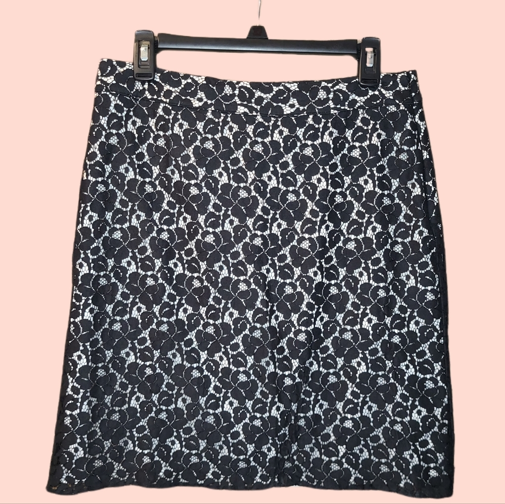 LIKE NEW🆕️ Covington Black & White Lace Skirt✨️Size 8